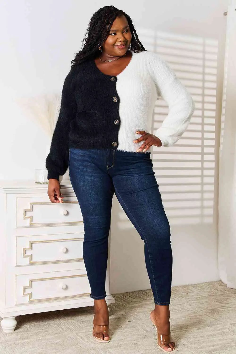 Woven Right Contrast Button-Front V-Neck Cardigan - Image 5