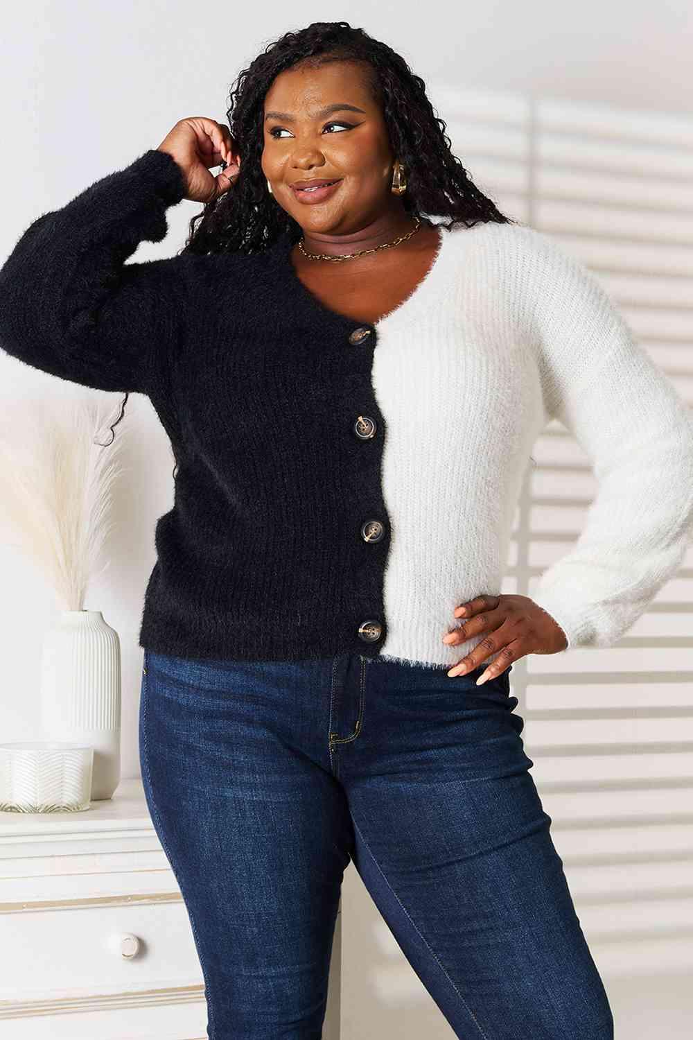 Woven Right Contrast Button-Front V-Neck Cardigan - Image 3