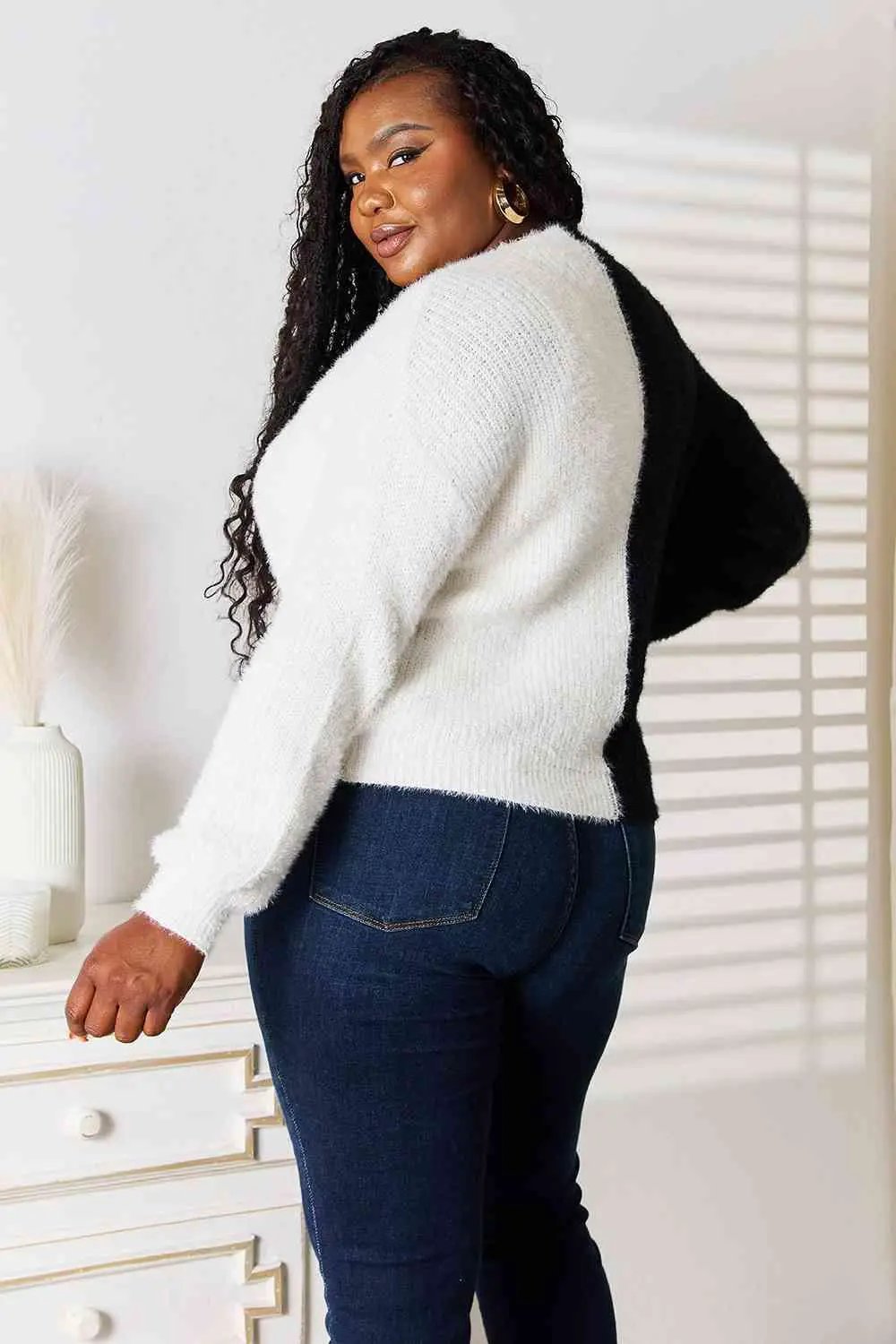 Woven Right Contrast Button-Front V-Neck Cardigan - Image 2